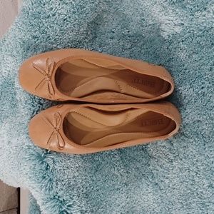 BORN Women's BRIN Ballet Flat size 6 in Natural Full Grain Leather